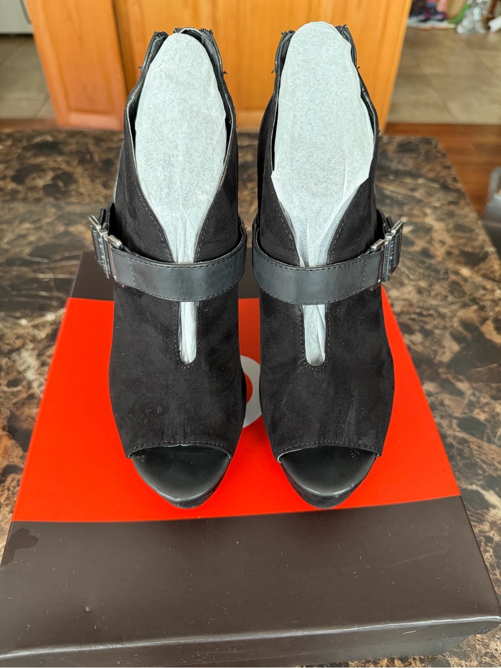 Brand new G by Guess platform heels size 6.5 M - Picture 3 of 5